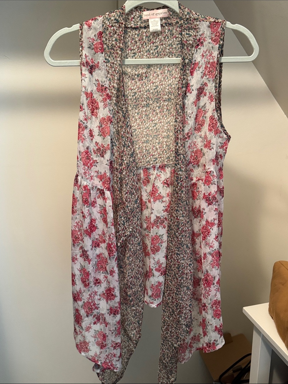 Band of Gypsies Floral Sleeveless Draped Tank Top in White and Pink